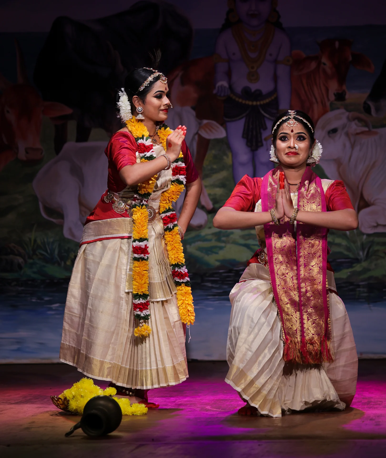 Mangala Arathi and floral salutation by Bhavasree artists